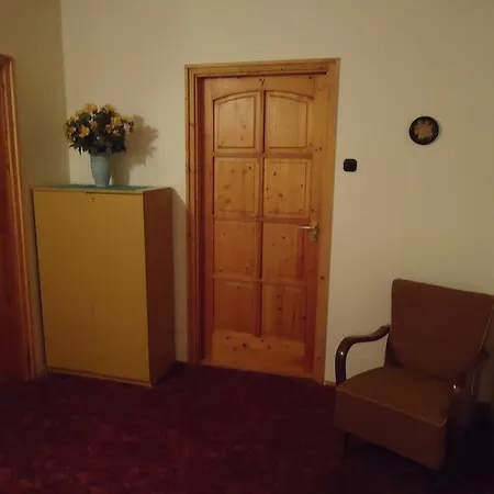 Bed & Breakfast Gesztenyes Panzio Szada