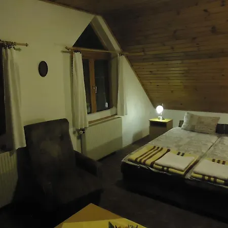 Bed & Breakfast Gesztenyes Panzio Szada